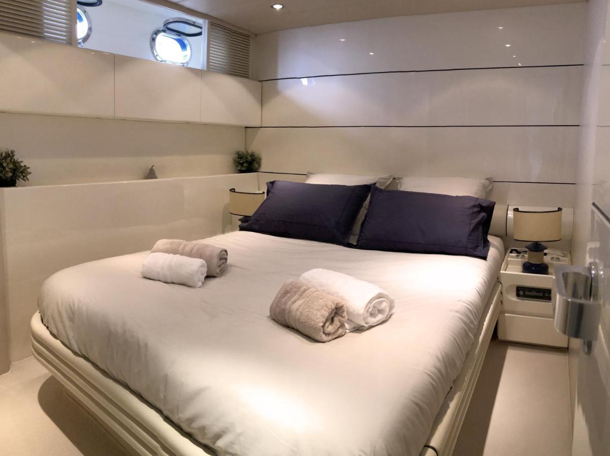 Home Sweet Boat - Chambres D'Hotes Empuriabrava Bagian luar foto