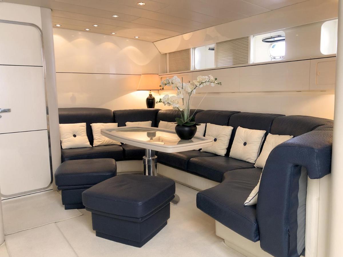 Home Sweet Boat - Chambres D'Hotes Empuriabrava Bagian luar foto