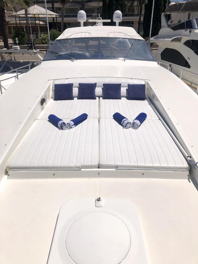 Home Sweet Boat - Chambres D'Hotes Empuriabrava Bagian luar foto