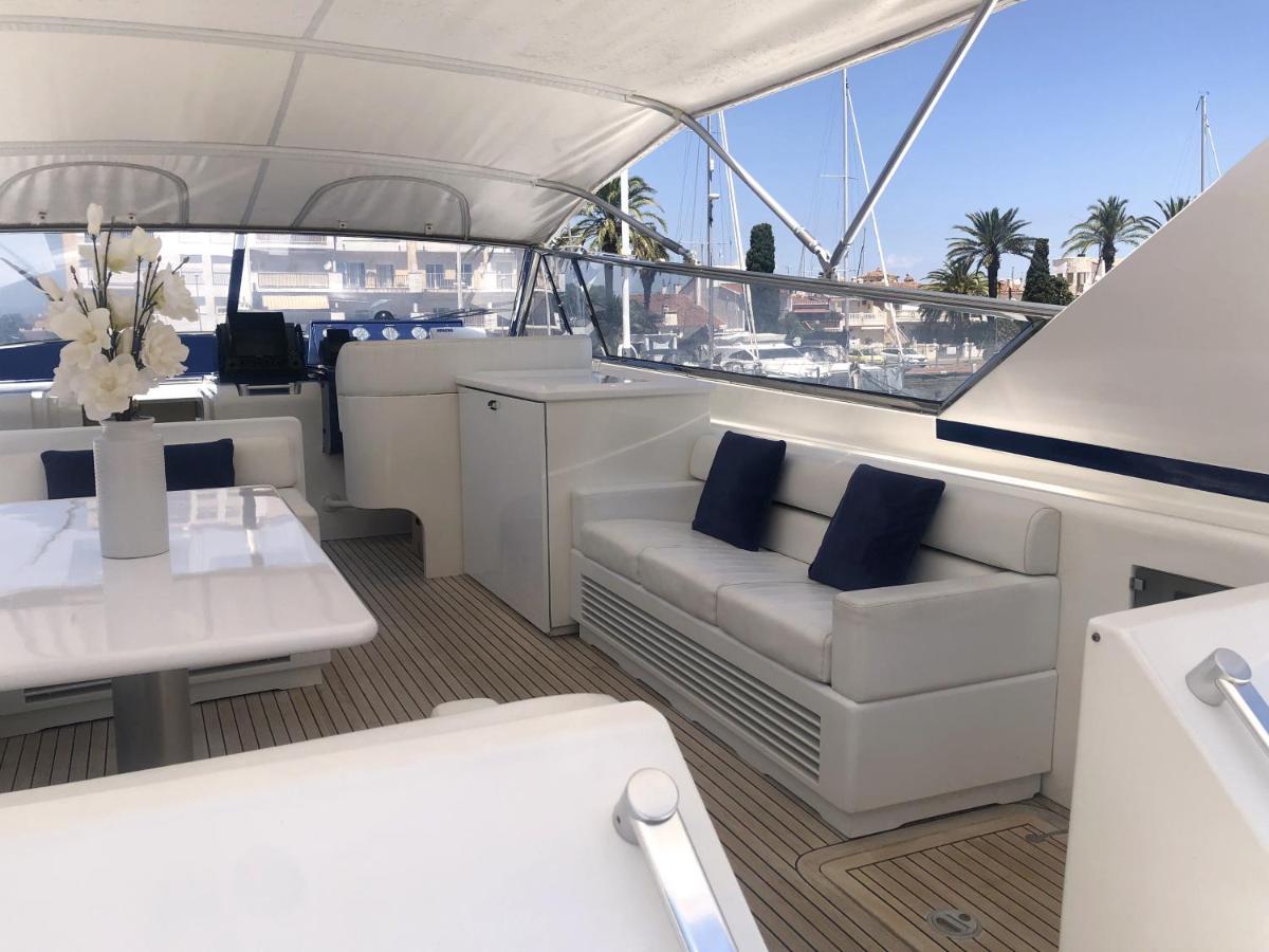 Home Sweet Boat - Chambres D'Hotes Empuriabrava Bagian luar foto